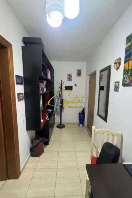 Tirane, jepet me qera apartament 1+1 Kati 12, 65 m² 600 € (QENDER)
