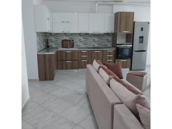 Tirane, jepet me qera apartament 2+1 Kati 4, 102 m² 400 € (Fresku)