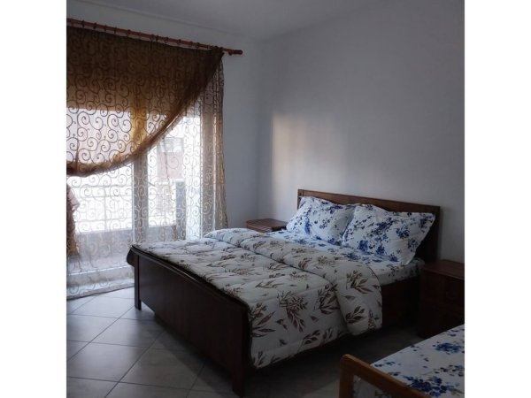 Tirane, jepet me qera apartament 2+1 Kati 4, 102 m² 400 € (Fresku)
