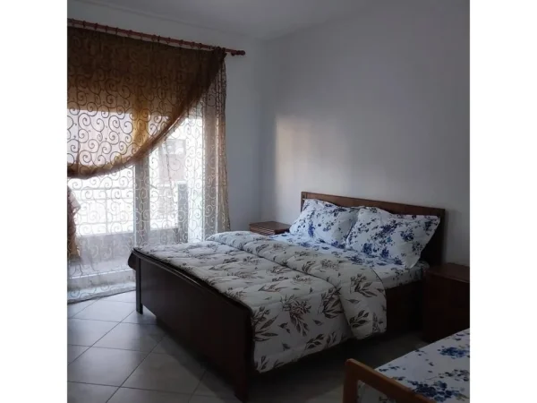 Tirane, jepet me qera apartament 2+1 Kati 4, 102 m² 400 € (Fresku)