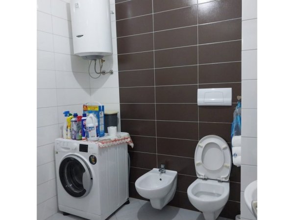Tirane, jepet me qera apartament 2+1 Kati 4, 102 m² 400 € (Fresku)