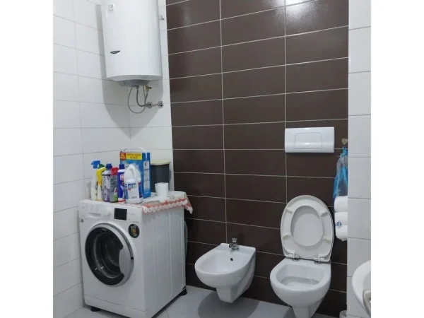 Tirane, jepet me qera apartament 2+1 Kati 4, 102 m² 400 € (Fresku)