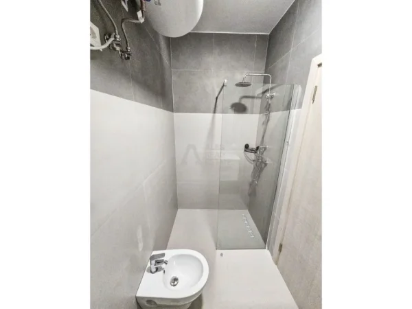 Tirane, jepet me qera apartament 1+1 Kati 3, 70 m² 550 € (Astir)