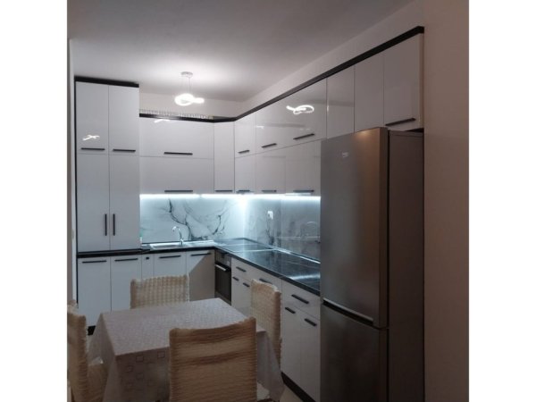 Tirane, jepet me qera apartament 1+1 Kati 9, 60 m² 400 € (Astir)