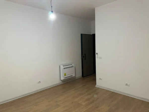 Tirane, jepet me qera ambjent biznesi Kati 4, 117 m² 1.200 € (Garden Building)