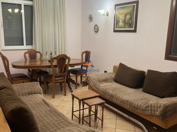 Tirane, jepet me qera apartament 1+1+Ballkon Kati 3, 56 m² 574 € 