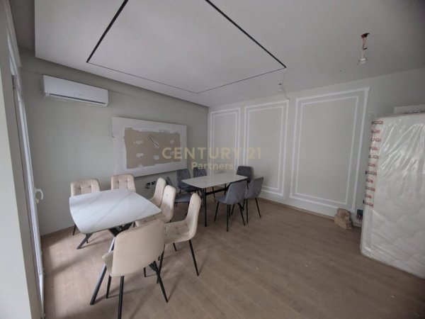 Tirane, shes apartament 2+1 Kati 6, 97 m² 179.000 € (Rruga 5 Maji)