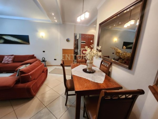 Tirane, jepet me qera apartament Kati 6, 115 m² 800 € (Bllok)