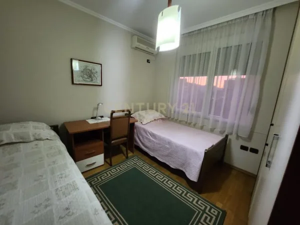 Tirane, jepet me qera apartament Kati 6, 115 m² 800 € (Bllok)