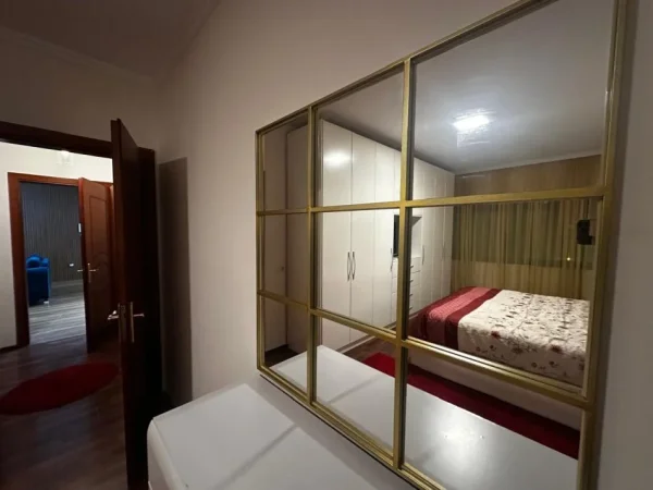 Tirane, jepet me qera apartament 2+1+Ballkon Kati 5, 120 m² 800 € (Rruga e Kavajës)