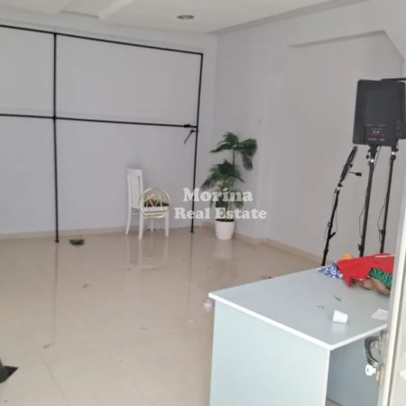 Tirane, jepet me qera ambjent biznesi Kati 2, 35 m² 200 € (Astir)