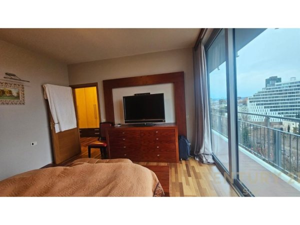 Tirane, jepet me qera apartament 3+1+Ballkon Kati 8, 216 m² 2.200 € (Etc)