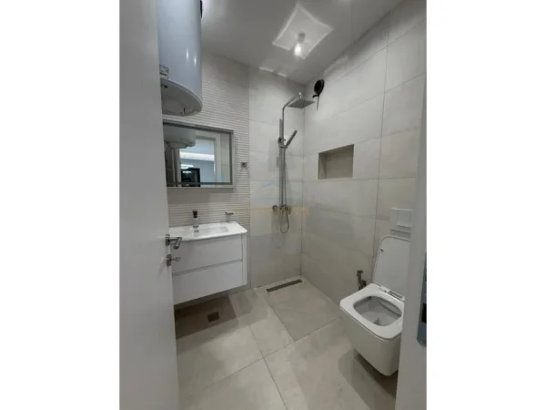 Tirane, jepet me qera apartament 2+1+Ballkon Kati 2, 92 m² 700 € 