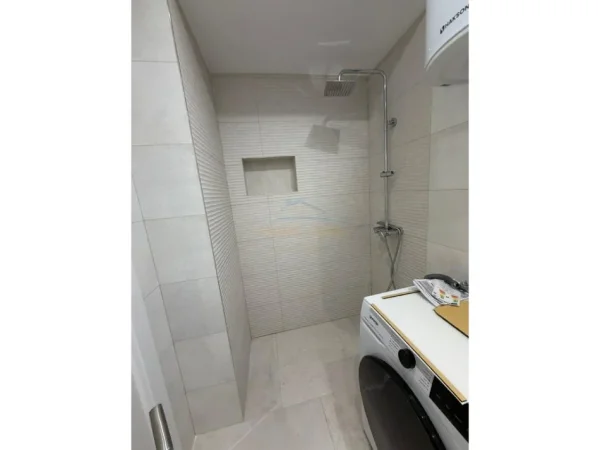 Tirane, jepet me qera apartament 2+1+Ballkon Kati 2, 92 m² 700 € 