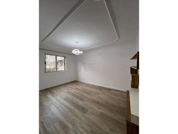 Tirane, shitet apartament 1+1 Kati 1, 59 m² 90.000 € (Selit ish stacioni fundit tiranes re)