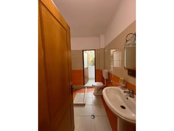 Tirane, shitet apartament 1+1 Kati 1, 59 m² 90.000 € (Selit ish stacioni fundit tiranes re)