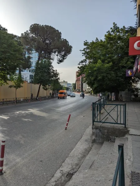 Tirane, jepet me qera apartament 1+1 , (Rruga e Elbasanit)