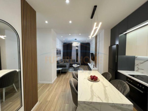 Tirane, jepet me qera apartament 2+1+Ballkon Kati 1, 88 m² 1.300 € 