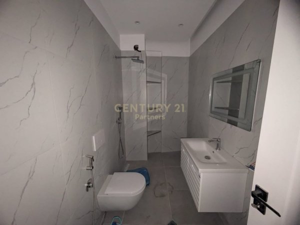 Tirane, shes apartament 1+1 Kati 6, 74 m² 136.000 € (5 Maj)