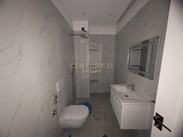 Tirane, shes apartament 1+1 Kati 6, 74 m² 136.000 € (5 Maj)