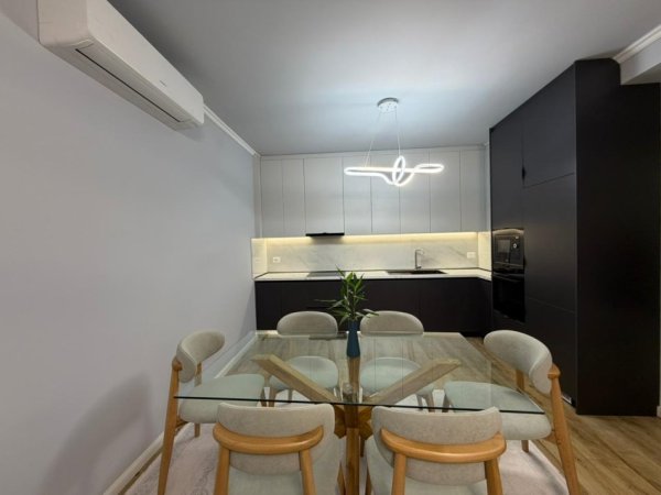 Tirane, jepet me qera apartament 2+1 Kati 3, 116 m² 1.300 € (Liqeni i Thate.)