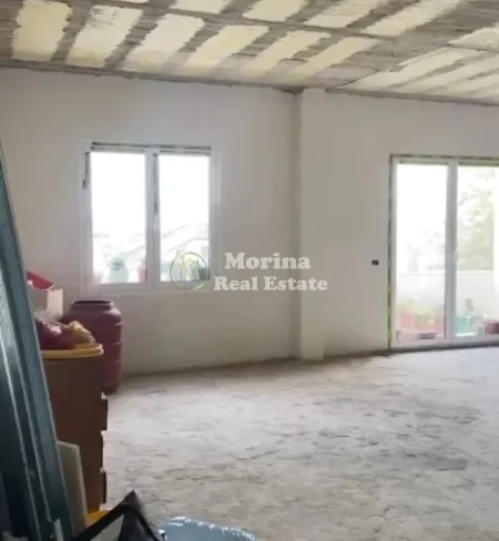 Tirane, jepet me qera ambjent biznesi Kati 1, 200 m² 500 € (Babrru)