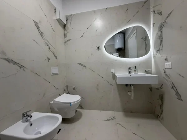 Tirane, jepet me qera apartament 2+1 Kati 3, 116 m² 1.300 € (Liqeni i Thate.)