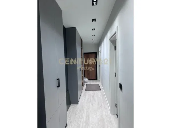 Tirane, jepet me qera apartament 1+1 Kati 2, 80 m² 650 € (Bulevardi Ri)