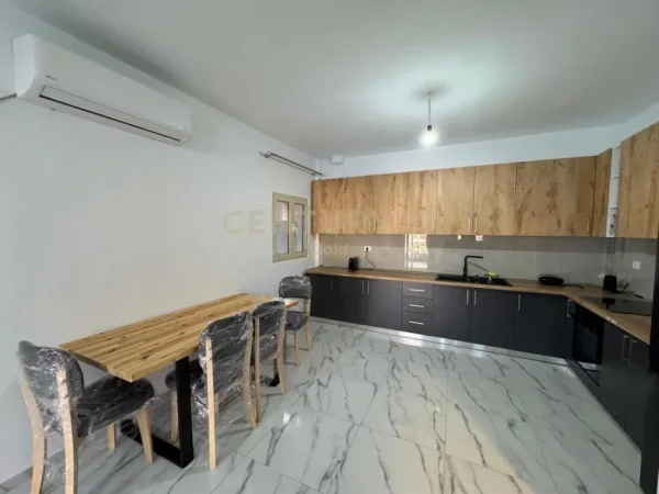Tirane, jepet me qera Vile 2+1 Kati 1, 107 m² 350 € (Shkoze)