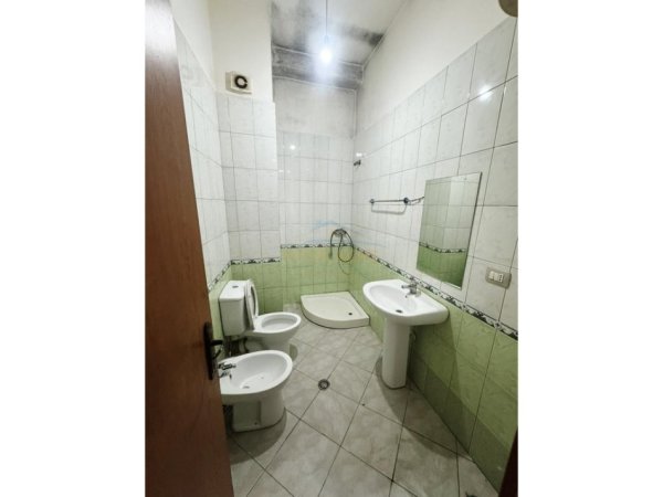Tirane, shitet apartament 1+1+Ballkon Kati 1, 69 m² 96.600 € 
