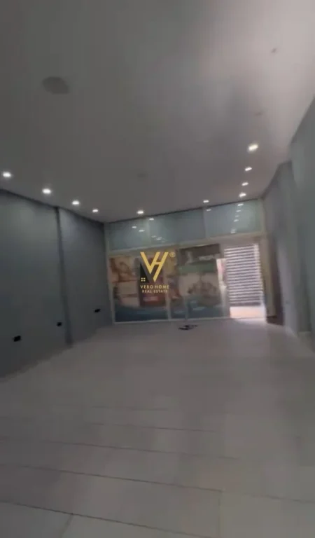 Tirane, jepet me qera dyqan Kati 0, 120 m² 500 € (RRUGA E DIBRES)