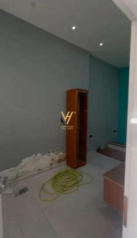 Tirane, jepet me qera dyqan Kati 0, 120 m² 500 € (RRUGA E DIBRES)