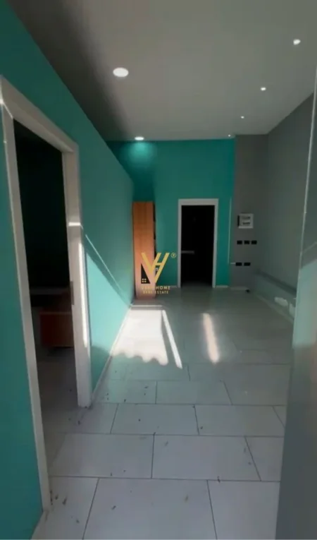 Tirane, jepet me qera dyqan Kati 0, 120 m² 500 € (RRUGA E DIBRES)