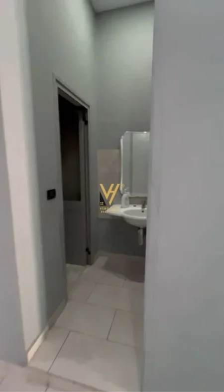 Tirane, jepet me qera dyqan Kati 0, 120 m² 500 € (RRUGA E DIBRES)