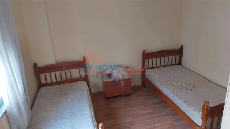 Tirane, jepet me qera apartament 2+1+Ballkon Kati 6, 80 m² 520 € 