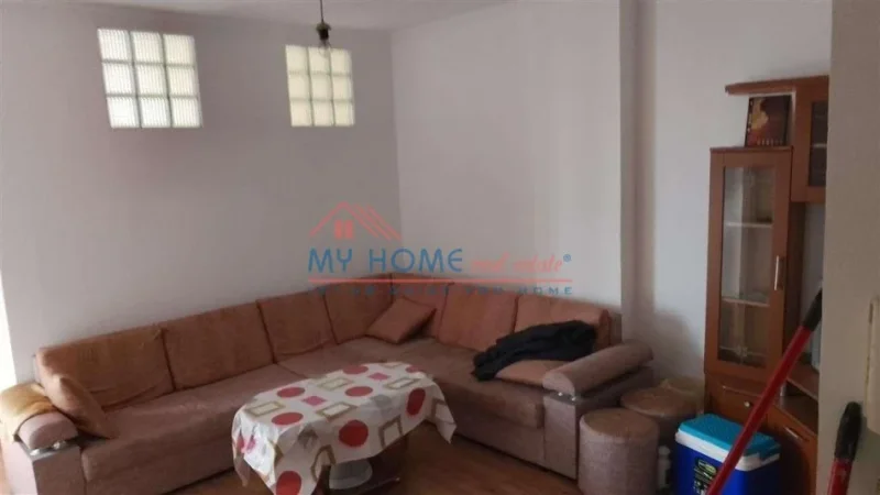 Tirane, jepet me qera apartament 2+1+Ballkon Kati 6, 80 m² 520 € 