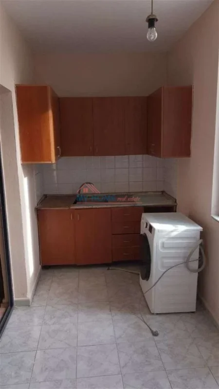 Tirane, jepet me qera apartament 2+1+Ballkon Kati 6, 80 m² 520 € 