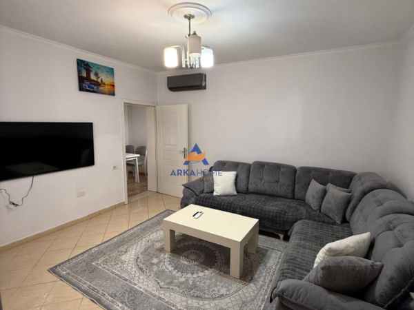 Tirane, jepet me qera Vile 1+1 Kati 1, 75 m² 521 € 