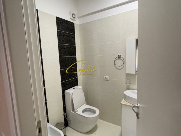 Tirane, jepet me qera apartament 3+1 Kati 4, 178 m² 1.400 € (LIQENI I THATE)