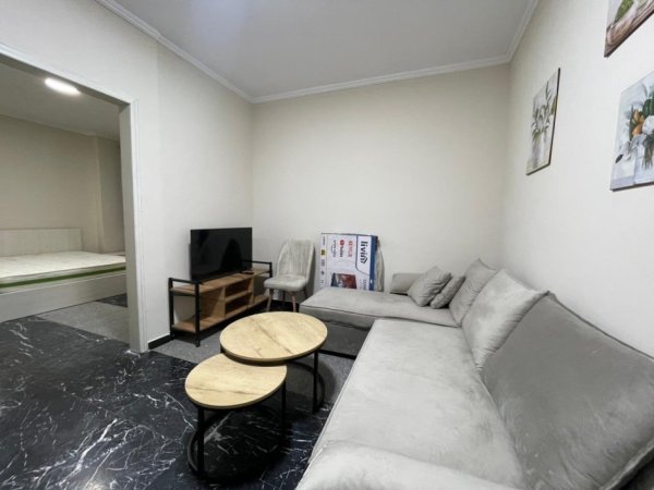 Tirane, jepet me qera apartament 1+1 Kati 1, 50 m² 400 € (Kodra e Diellit)