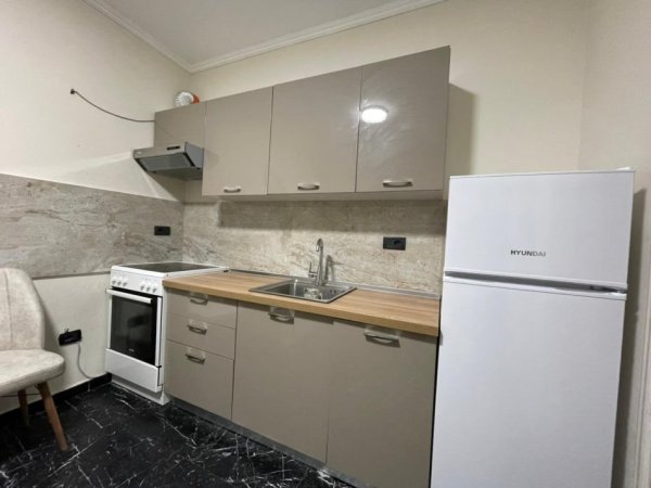 Tirane, jepet me qera apartament 1+1 Kati 1, 50 m² 400 € (Kodra e Diellit)