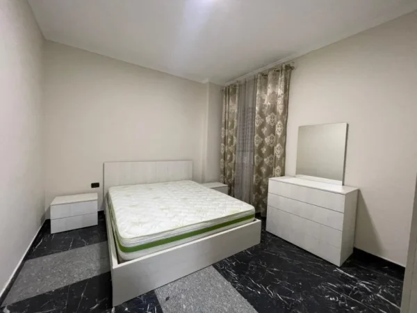Tirane, jepet me qera apartament 1+1 Kati 1, 50 m² 400 € (Kodra e Diellit)
