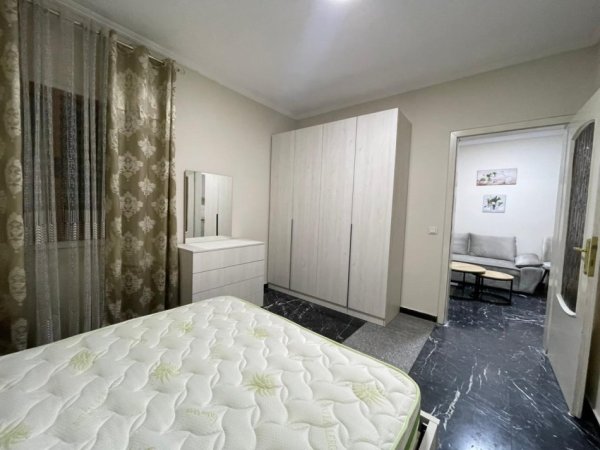 Tirane, jepet me qera apartament 1+1 Kati 1, 50 m² 400 € (Kodra e Diellit)