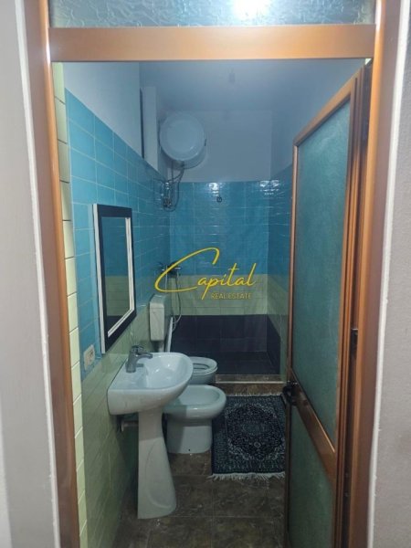 Tirane, jepet me qera apartament 2+1 Kati 4, 95 m² 350 € (SAUK)