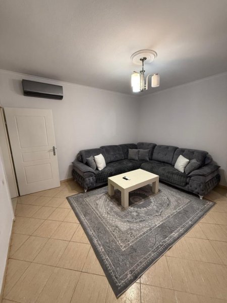 Jepet me Qera Vilë 2-Katëshe ne 5 Maji + Parking ,500Euro