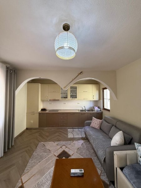 Jepet me Qera Vilë 2-Katëshe ne 5 Maji + Parking ,500Euro