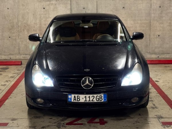 Tirane, shitet makine Mercedes CLS 320 CDI FACELIFT | 3.0 V6 | Disqe AMG | Zvicre Nafte, blu e errët automatik Klima 247.000 km 7.700 €