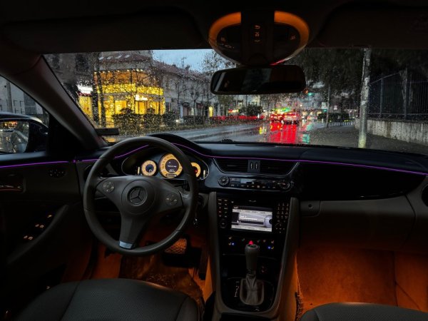 Tirane, shitet makine Mercedes CLS 320 CDI FACELIFT | 3.0 V6 | Disqe AMG | Zvicre Nafte, blu e errët automatik Klima 247.000 km 7.700 €