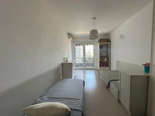 Tirane, jepet me qera apartament 2+1 Kati 7, 100 m² 827 € (Komuna e Parisit)