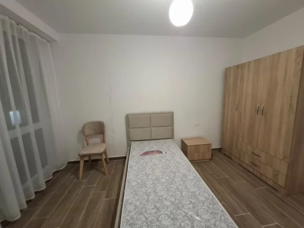 Tirane, jepet me qera apartament 2+1 Kati 2, 100 m² 500 € 